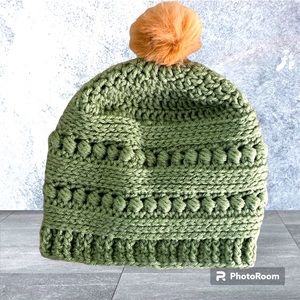 Handmade hat with pompom by me